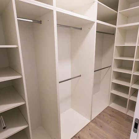 Urban Apartment With Possibility Of Parking Братислава Екстер'єр фото