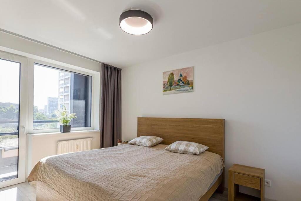 Urban Apartment With Possibility Of Parking Братислава Екстер'єр фото
