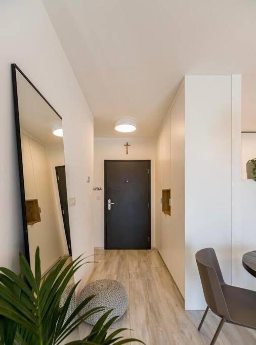 Urban Apartment With Possibility Of Parking Братислава Екстер'єр фото