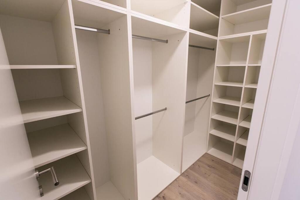 Urban Apartment With Possibility Of Parking Братислава Екстер'єр фото
