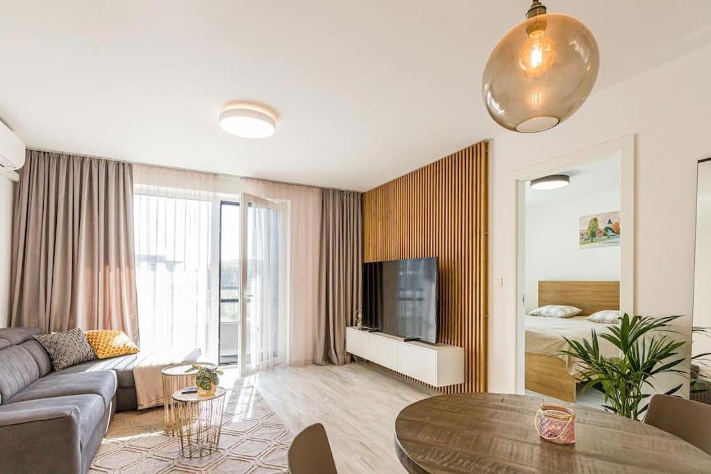 Urban Apartment With Possibility Of Parking Братислава Екстер'єр фото
